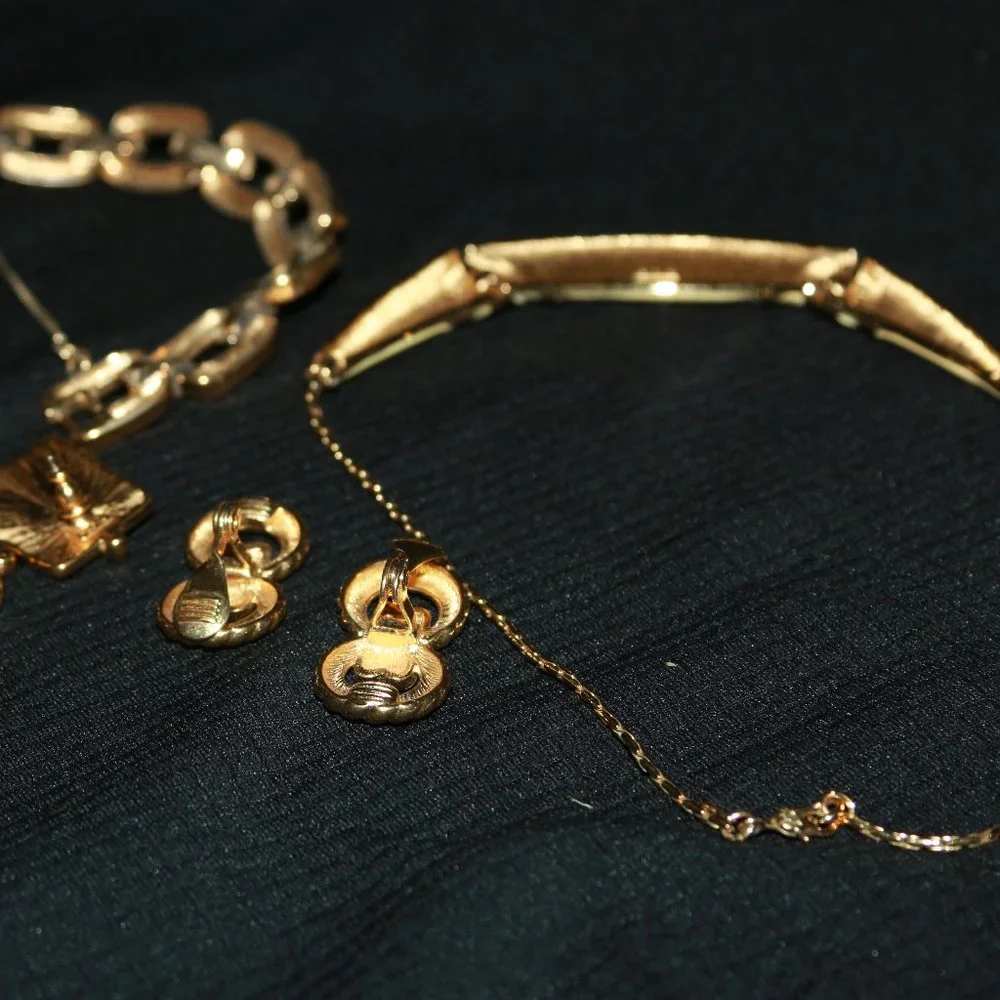 Monet jewelry set